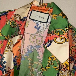 Worn once. I’m almost new condition. Very beautiful piece.